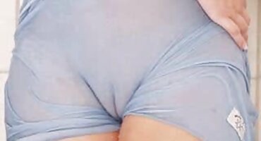 ຫນຸ່ມໄກ່ fucks dick.