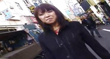 ແມ່ຍິງຍີ່ປຸ່ນພ້ອມທີ່ຈະຮັບໃຊ້ຜູ້ຊາຍທີ່ມີເພດສໍາພັນ.