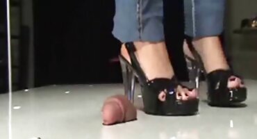 ຕົວແບບ Se Gi Gianna Dior ຂີ່ໄກ່ໃຫຍ່ຂອງ oligarch ສີດໍາ.