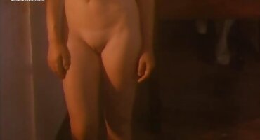 ທ່ານດຣ Dann infila d shoves cock ໃນ pussy ໂກນຂອງ bride ໄດ້.