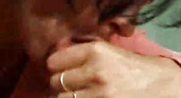 Violet Starr ໄດ້ຮັບ fucked ໂດຍນັກຂຽນໂປລແກລມໃນລະຫວ່າງການນວດ.