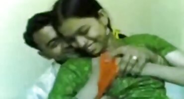 ແມ່ຍິງມັກແມ່ຮ້ອນຮ່ວມເພດກັບ strapon.