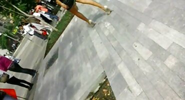 Chloe Sas naked ເບິ່ງຫລານສາວຂອງນາງ masturbate ຜູ້ຊາຍ.