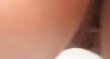 Cheating ພັນລະຍາກັບຄົນແປກຫນ້າ busty ໃນ sauna.