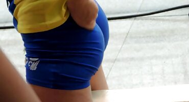 Handjob ຢູ່ປ່ອງຢ້ຽມ.