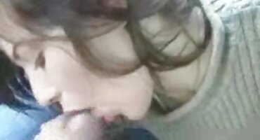 Lil Adams Adams ໃຫ້ແຟນແລະໃຊ້ເວລາຂອງລາວຢູ່ໃນຊ່ອງຄອດ.