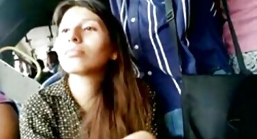 ຖູ cunts ໃນຫ້ອງນ້ໍາ.