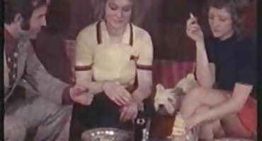 ແມ່ຍິງໄຂມັນຫນຸ່ມມີເພດສໍາພັນ.