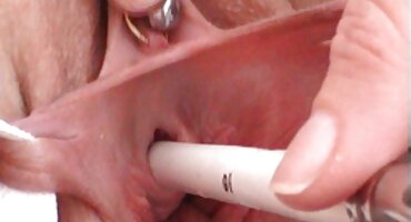 ລາວດູດ cock ຂອງເພື່ອນສີດໍາ.