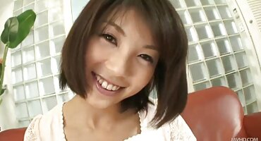 Mulatto fucks ໃນການຫລໍ່ດ້ວຍສີດໍາ.