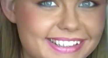 Ballerina fucked ໂດຍແຟນຢູ່ລົດ.