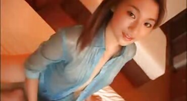 Whore ໄດ້ເຮັດວຽກແລະນອນກັບນາຍຈ້າງຢູ່ເທິງໂຕະ.