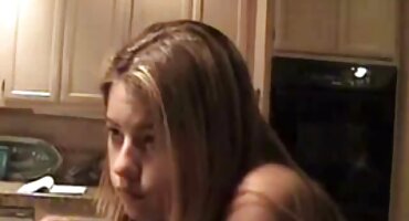 Anabel ແມ່ນມອບໃຫ້ລົດກະບະໃນລົດ.