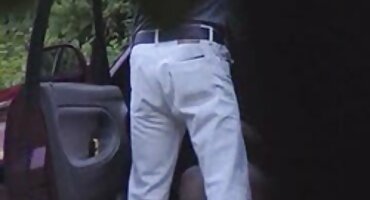 ລາວ caresses masseur ແລະພາລາວໄປຮ່ວມເພດ.