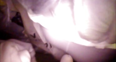 ຈັບເດັກຍິງທີ່ມີ vibrator.