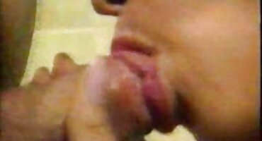 ເບລາຣູດ fucks ກັບ masseur ໃນກົ້ນ.