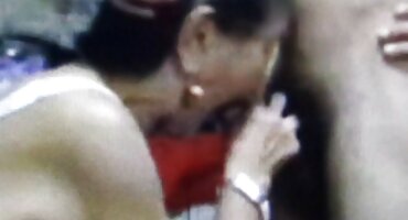 Ornella Morgan ຊັກຊວນຜູ້ຊາຍໃຫ້ມີເພດສໍາພັນ.