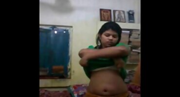 ເດັກຍິງ titted Curvy ຕົກລົງທີ່ຈະ fuck.