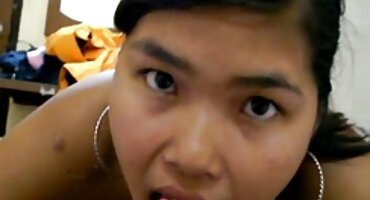 Brunette fucks ກັບເພື່ອນບ້ານ.