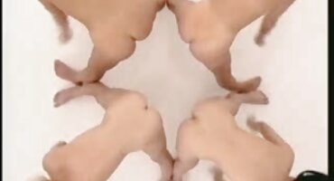 Flam Ni Nika ໄດ້ຮັບການ orgasm ຈາກ pussy masturbation.