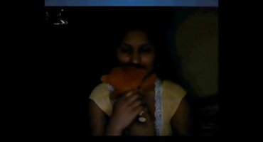 Eliza Ibarra ມັກໄກ່ໃຫຍ່.