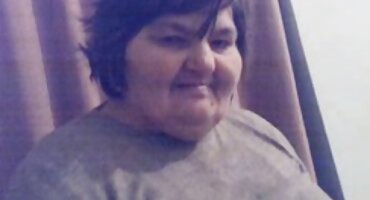 ບ້ານມອມ Viola ສອນຄູ່ຜົວເມຍຫນຸ່ມ nerdy ໃຫ້ມີເພດສໍາພັນ.