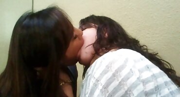 ການ masseuse ມີ cock ສຸດ Bella ສີຂີ້ເຖົ່າເປັນ