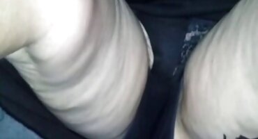 ຂ້ອຍຊື້ຊຸດຊັ້ນໃນໃໝ່ແລະມັກການຮ່ວມເພດທາງປາກ.