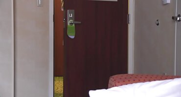 ນາງຕ້ອງການຮ່ວມເພດໃນການລົງຈອດ.