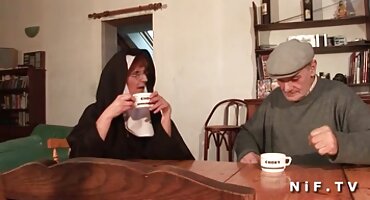 ໂສເພນີສີຂາວຫຼິ້ນກັບ cock negro.