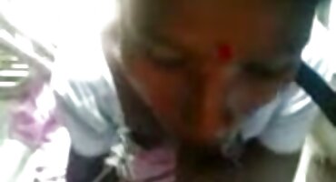 Mia Austin ຍອມຈໍານົນກັບຜູ້ຊາຍ.