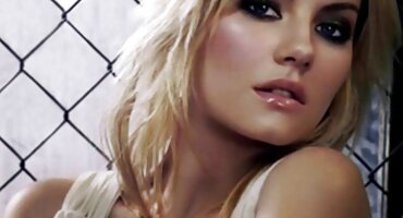 ຫີທີ່ມີຂົນຂອງ Guinevere Bellucci ບໍ່ແມ່ນອຸປະສັກຕໍ່ຮູທະວານ.