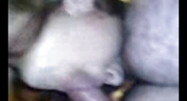 Pole fucks ຍິງໃນຖົງຢາງອະນາໄມ.