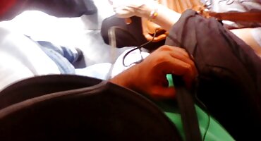 ນາງມີເພດສໍາພັນກັບຜູ້ຊາຍອາຍຸ.