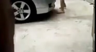 ນາງເລີ່ມດູດ cock ເລຍກົ້ນຂອງຜູ້ຊາຍ.