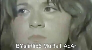 ຜູ້ຮັກສາເຮືອນນັ່ງຢູ່ເທິງ cock ຂອງ J