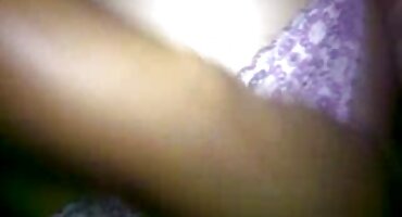 ນາງໄດ້ຕີກົ້ນຂອງ Adriana Chechik. ໃນກົ້ນເປັນ cock ໃຫຍ່.