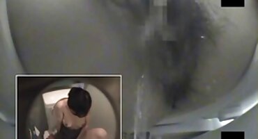 Brunette ຄວາມຕາຍເຮັດໃຫ້ blowjob. ບົດບາດແລະ fucks.