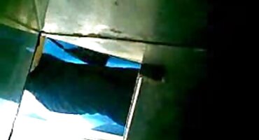 ເດັກຍິງດູດທຸກຄົນແລະປຽກດ້ວຍ cum.