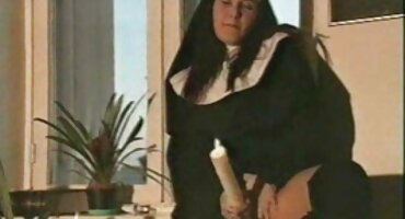 Fuck Lola Ta TaLor:ເຮັດໃຫ້ມະເຮັງແລະ fucks ຈາກທາງຫລັງ.