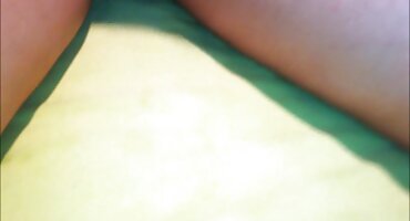 ເອື້ອຍງາມ fucks ອ້າຍກັບ cock ໃຫຍ່.