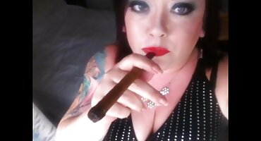 K allLe ສາຍພັນສໍາລັບສາຍພົວພັນເພື່ອນໂດຍສະເຫນີ cock ໄຂມັນ.