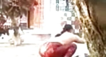 Brunette ໄດ້ຮັບທັກສະໃນການຮ່ວມເພດໃນການປະຕິບັດ.