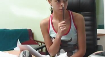 Mulatto ລ້າງລົດແລະໄດ້ຮັບ pussy ຂອງນາງ fucked.