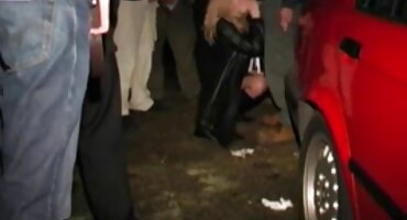 Lick ຂາຂອງນັກອອກກໍາລັງກາຍລັດເຊຍ. Fetish ສຸດຕີນຂອງແມ່ຍິງ.