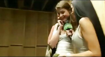 ນັກພະຈົນໄພກໍາລັງແຕກແຍກກັບນັກກິລາບານເຕະ.