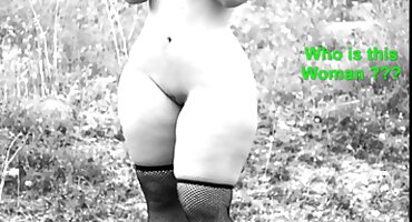 Simone Richards ຫັນກົ້ນໃຫຍ່ຢູ່ເທິງໄກ່ແລະເລຍ pussy ຂອງນາງ.